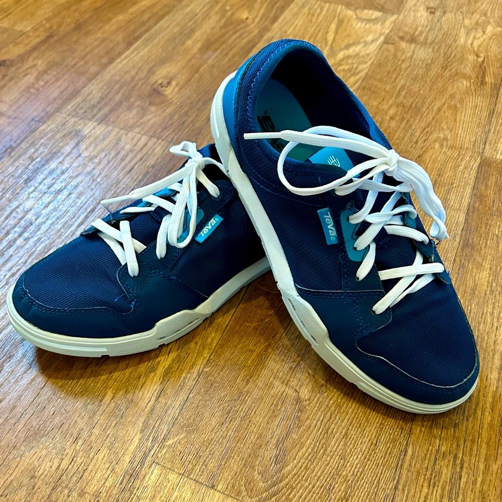 Teva shoes 9.5